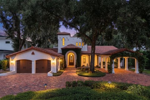 House in Winter Park, Florida 4 bedrooms, 438.96 sq.m. № 2438243