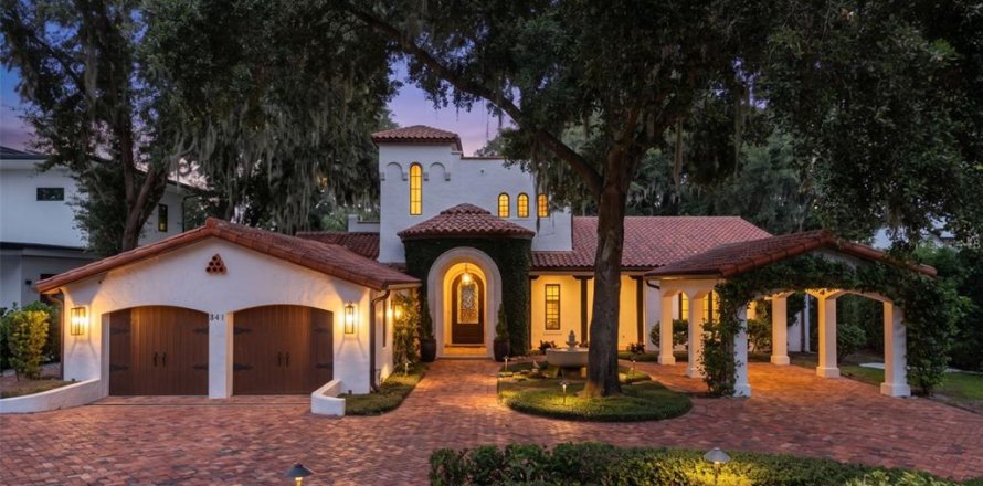 House in Winter Park, Florida 4 bedrooms, 438.96 sq.m. № 2438243
