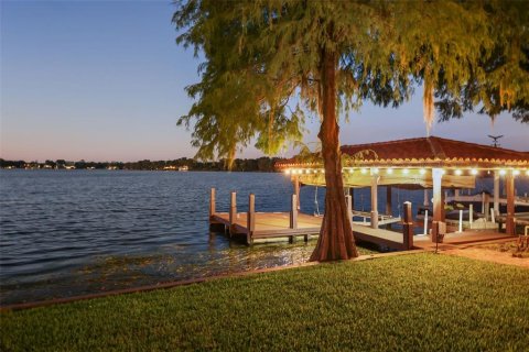 House in Winter Park, Florida 4 bedrooms, 438.96 sq.m. № 2438243 - photo 5