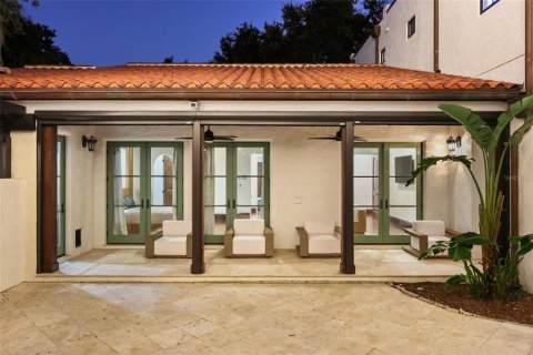 House in Winter Park, Florida 4 bedrooms, 438.96 sq.m. № 2438243 - photo 26