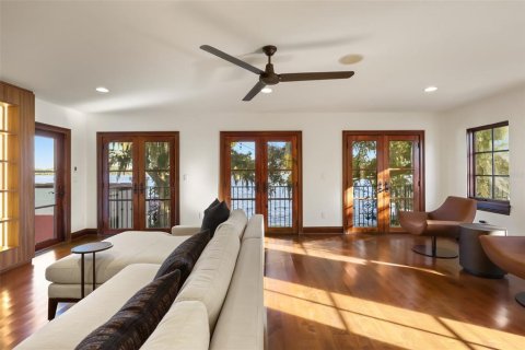 House in Winter Park, Florida 4 bedrooms, 438.96 sq.m. № 2438243 - photo 29
