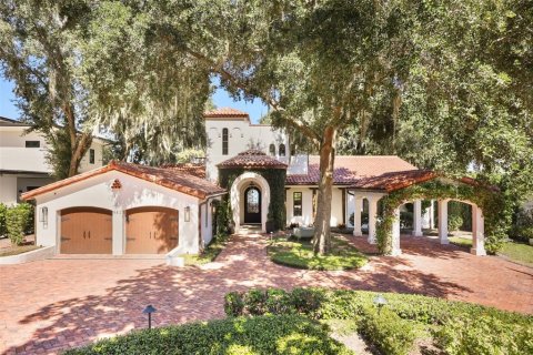 House in Winter Park, Florida 4 bedrooms, 438.96 sq.m. № 2438243 - photo 16