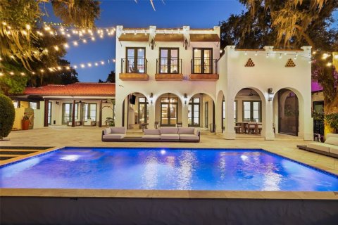 House in Winter Park, Florida 4 bedrooms, 438.96 sq.m. № 2438243 - photo 4