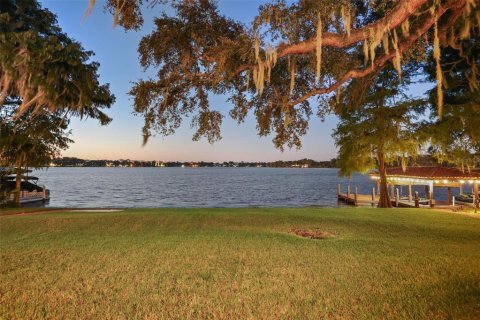 House in Winter Park, Florida 4 bedrooms, 438.96 sq.m. № 2438243 - photo 12