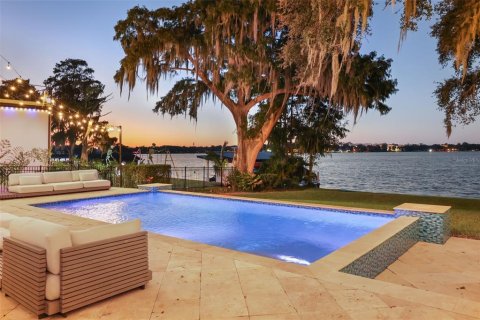 House in Winter Park, Florida 4 bedrooms, 438.96 sq.m. № 2438243 - photo 2
