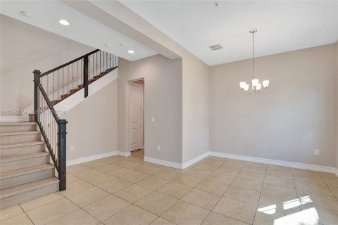 Adosado en venta en Pembroke Pines, Florida, 3 dormitorios, 208.66 m2 № 2009531 - foto 5