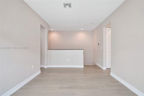 Adosado en venta en Pembroke Pines, Florida, 3 dormitorios, 208.66 m2 № 2009531 - foto 23