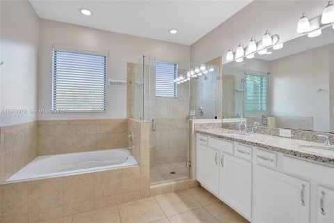 Adosado en venta en Pembroke Pines, Florida, 3 dormitorios, 208.66 m2 № 2009531 - foto 30