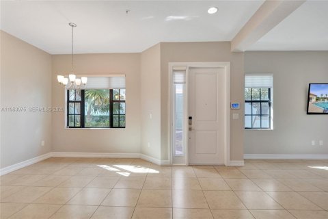 Adosado en venta en Pembroke Pines, Florida, 3 dormitorios, 208.66 m2 № 2009531 - foto 8