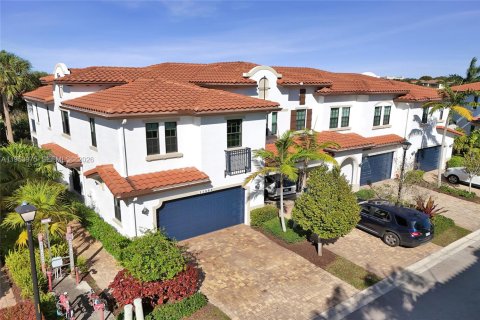 Adosado en venta en Pembroke Pines, Florida, 3 dormitorios, 208.66 m2 № 2009531 - foto 3