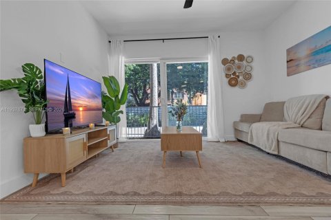 Copropriété à vendre à Miami Beach, Floride: 2 chambres, 62.34 m2 № 1995407 - photo 2