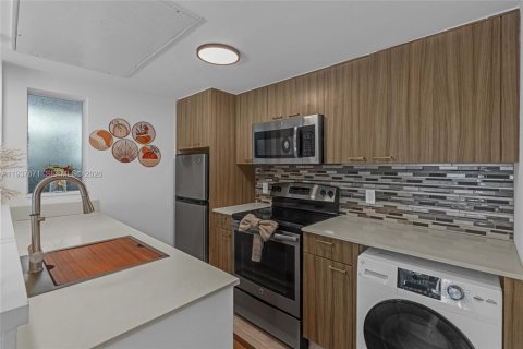 Copropriété à vendre à Miami Beach, Floride: 2 chambres, 62.34 m2 № 1995407 - photo 12