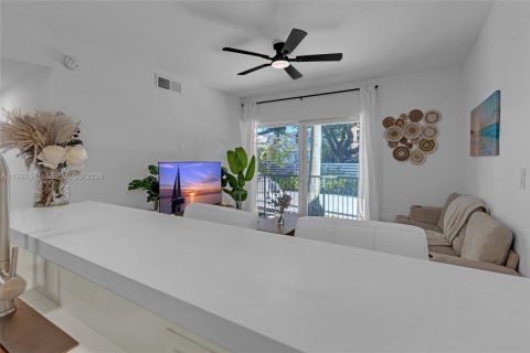 Copropriété à vendre à Miami Beach, Floride: 2 chambres, 62.34 m2 № 1995407 - photo 6