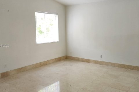 Villa ou maison à louer à Miami, Floride: 4 chambres, 268.02 m2 № 1852310 - photo 14
