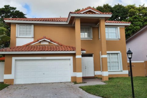 Villa ou maison à louer à Miami, Floride: 4 chambres, 268.02 m2 № 1852310 - photo 1