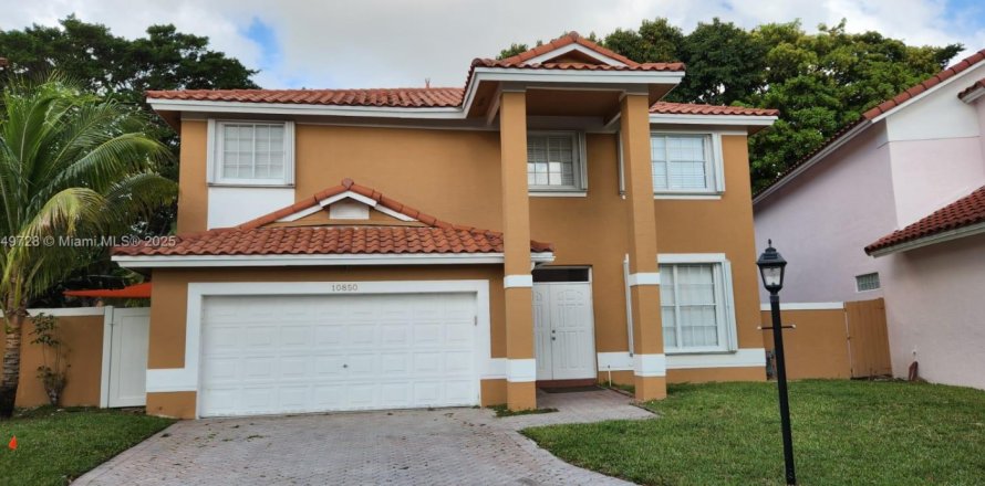Villa ou maison à Miami, Floride 4 chambres, 268.02 m2 № 1852310