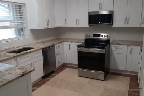 Villa ou maison à louer à Miami, Floride: 4 chambres, 268.02 m2 № 1852310 - photo 4
