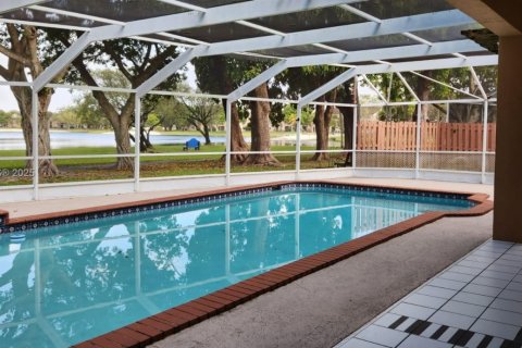 Villa ou maison à louer à Miami, Floride: 4 chambres, 268.02 m2 № 1852310 - photo 17