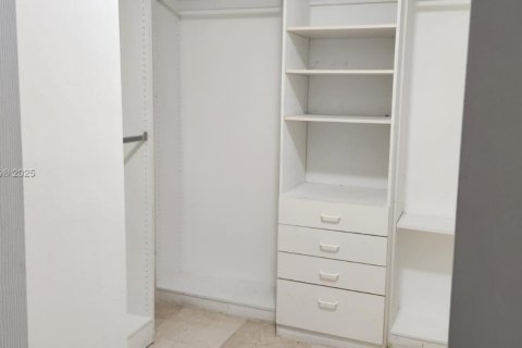 Villa ou maison à louer à Miami, Floride: 4 chambres, 268.02 m2 № 1852310 - photo 7