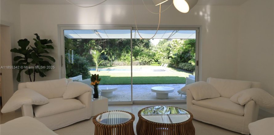 House in Biscayne Park, Florida 3 bedrooms, 163.6 sq.m. № 1891812