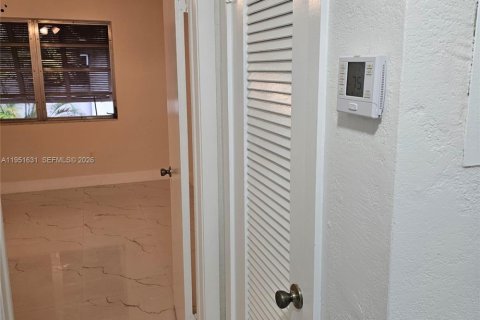 Condominio en venta en Miami, Florida, 1 dormitorio, 81.29 m2 № 2006297 - foto 10