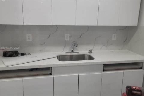 Condominio en venta en Miami, Florida, 1 dormitorio, 81.29 m2 № 2006297 - foto 20