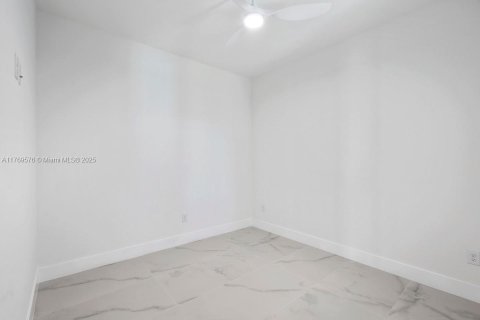 Villa ou maison à vendre à Cape Coral, Floride: 3 chambres, 118.17 m2 № 1962694 - photo 21