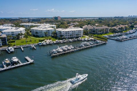 Condo in Juno Beach, Florida, 2 bedrooms  № 1007384 - photo 1