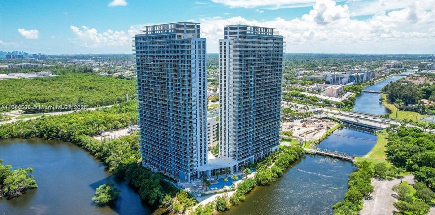 Condo in North Miami Beach, Florida, 3 bedrooms № 1316606