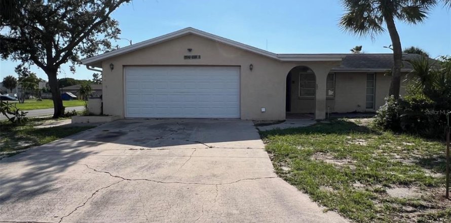 House in Port Richey, Florida 2 bedrooms, 116.31 sq.m. № 1852611