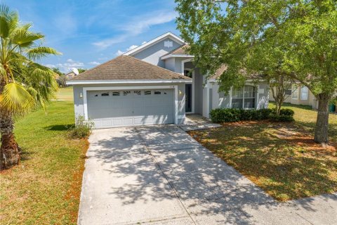 House in Kissimmee, Florida 3 bedrooms, 168.71 sq.m. № 2277942 - photo 2