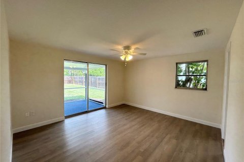 Villa ou maison à vendre à Port Charlotte, Floride: 2 chambres, 119.29 m2 № 2200253 - photo 19