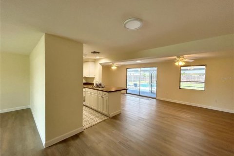 Villa ou maison à vendre à Port Charlotte, Floride: 2 chambres, 119.29 m2 № 2200253 - photo 11