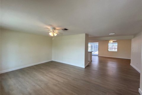 Villa ou maison à vendre à Port Charlotte, Floride: 2 chambres, 119.29 m2 № 2200253 - photo 6