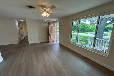 Villa ou maison à vendre à Port Charlotte, Floride: 2 chambres, 119.29 m2 № 2200253 - photo 5