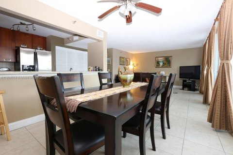 Condo in Sunny Isles Beach, Florida, 2 bedrooms  № 1965203 - photo 8