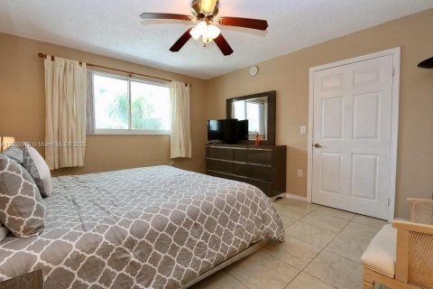 Condo in Sunny Isles Beach, Florida, 2 bedrooms  № 1965203 - photo 15