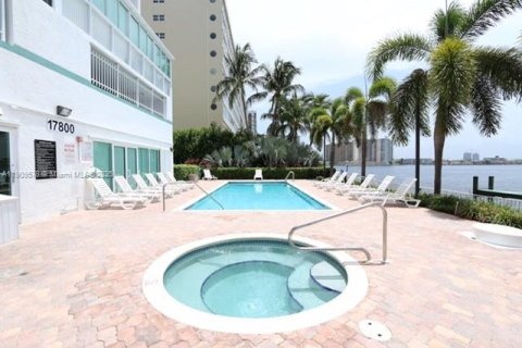 Condo in Sunny Isles Beach, Florida, 2 bedrooms  № 1965203 - photo 29