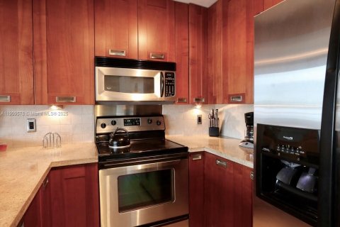 Condo in Sunny Isles Beach, Florida, 2 bedrooms  № 1965203 - photo 9