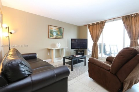 Condo in Sunny Isles Beach, Florida, 2 bedrooms  № 1965203 - photo 5