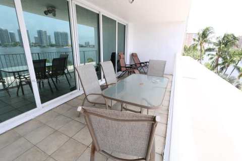 Condo in Sunny Isles Beach, Florida, 2 bedrooms  № 1965203 - photo 21