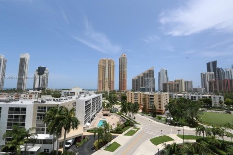 Condo in Sunny Isles Beach, Florida, 2 bedrooms  № 1965203 - photo 27