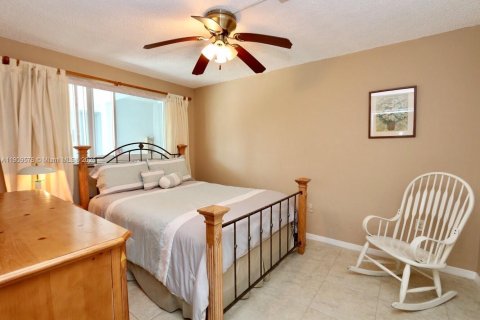 Condo in Sunny Isles Beach, Florida, 2 bedrooms  № 1965203 - photo 18