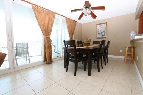 Condo in Sunny Isles Beach, Florida, 2 bedrooms  № 1965203 - photo 12