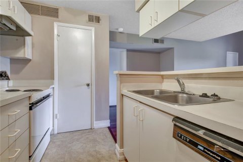 Condominio en alquiler en Altamonte Springs, Florida, 1 dormitorio, 59.83 m2 № 1844821 - foto 7