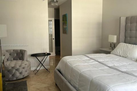 Снять в аренду квартиру в Майами-Бич, Флорида 1 спальня, 80.36м2, № 2034899 - фото 20