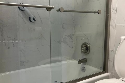 Снять в аренду квартиру в Майами-Бич, Флорида 1 спальня, 80.36м2, № 2034899 - фото 13