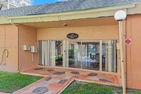 Condominio en venta en Lauderdale Lakes, Florida, 1 dormitorio, 78.97 m2 № 2007536 - foto 9