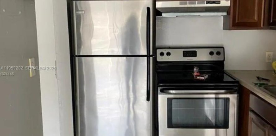 Condominio en Lauderdale Lakes, Florida, 1 dormitorio  № 2007536