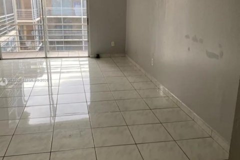 Condominio en venta en Lauderdale Lakes, Florida, 1 dormitorio, 78.97 m2 № 2007536 - foto 5